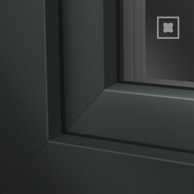 Antrazitgrau Satin Eckansicht eines modernen Aluminiumfensterrahmens in Anthrazitgrau, zeigt präzise Verarbeitung und minimalistisches Design.